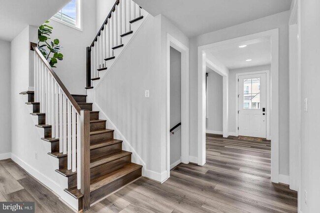 Building Photo - 41919 Spring Air Dr