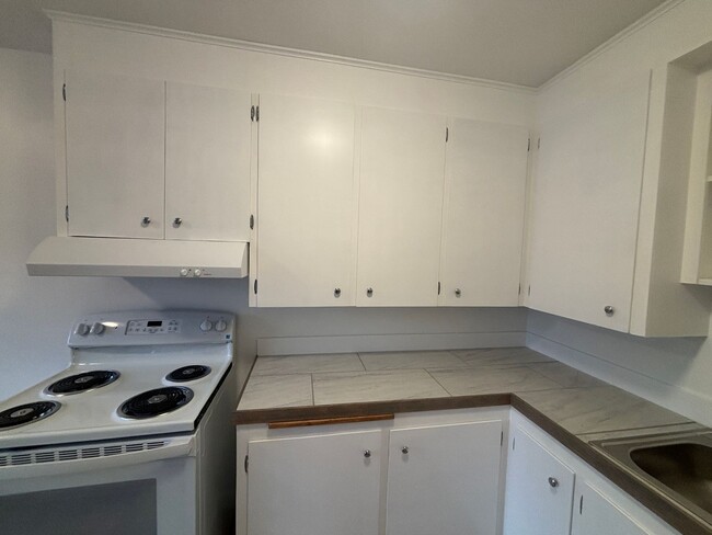 Building Photo - 27th  Ave 4 plex
