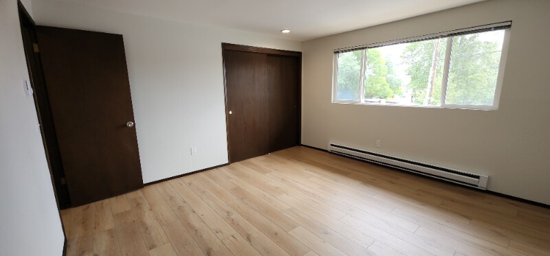 Building Photo - 9330 Holly Dr
