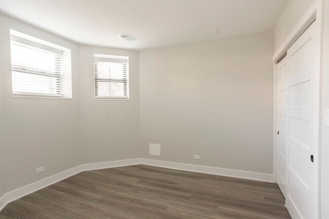 Building Photo - 1648 N Rockwell St