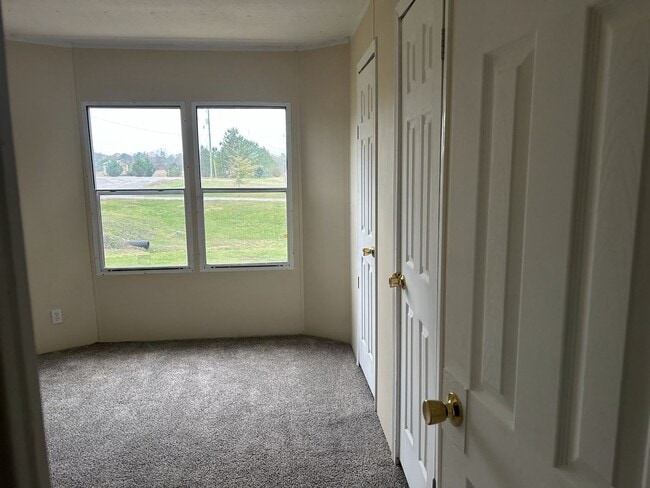 Building Photo - 2 BDR / 1 BA Newly remodeled