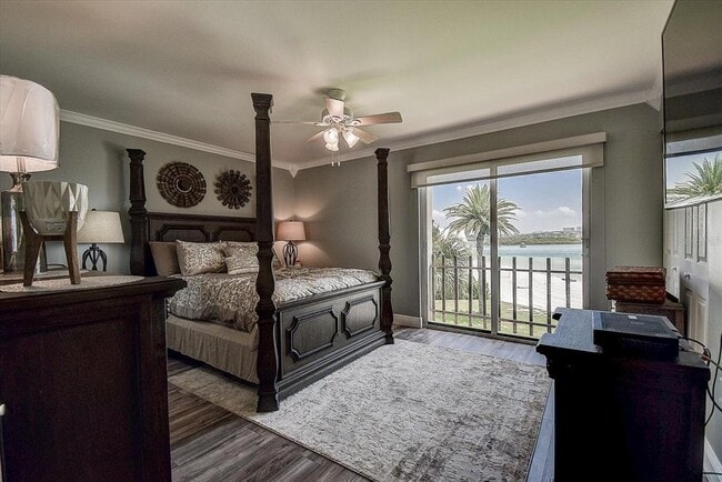 Building Photo - 865 S Gulfview Blvd