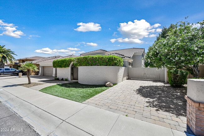 Building Photo - 6057 E Campo Bello Dr