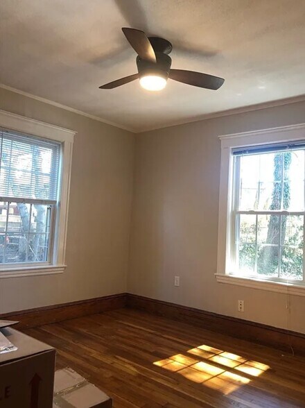 Building Photo - 124 Bynner St