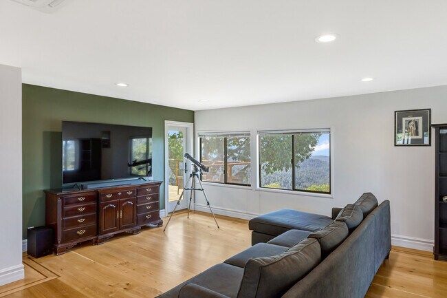 Building Photo - 22533 Majestic Dr