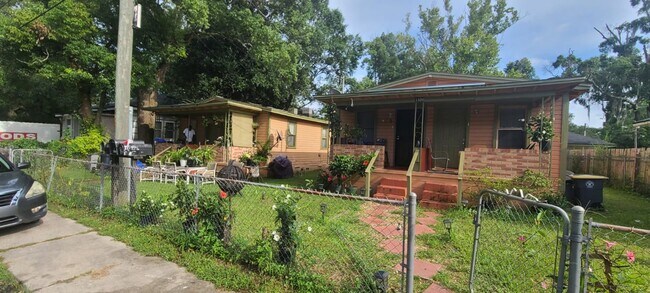 Building Photo - 1892/1894 W 3rd St.
