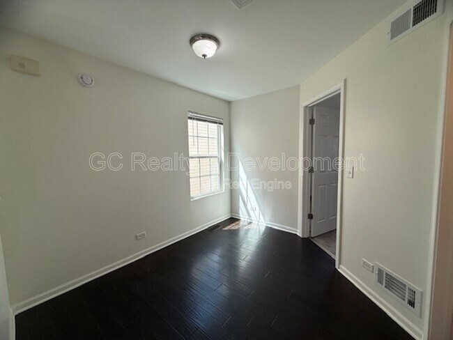 Building Photo - 1062 Turin Dr