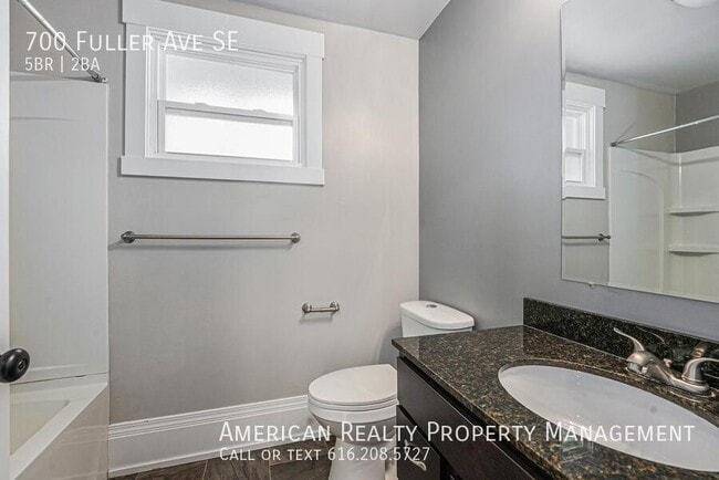 Building Photo - 700 Fuller Ave SE