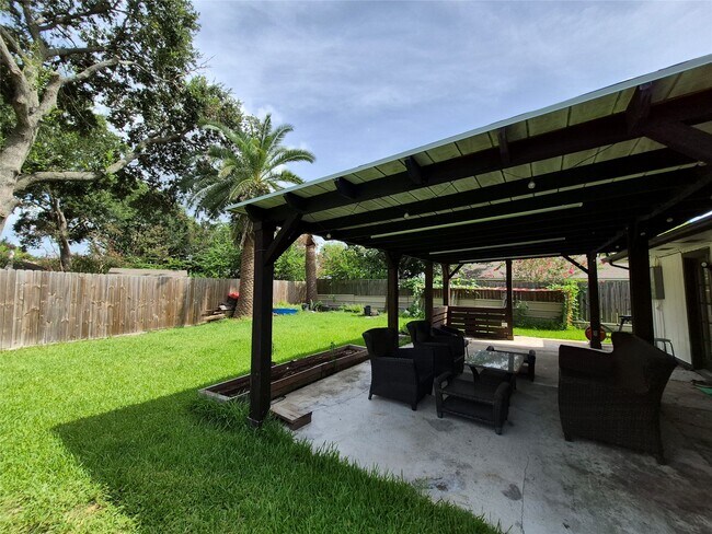 Building Photo - 3402 Cascadia Dr