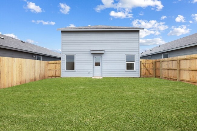 Building Photo - 972 Creek