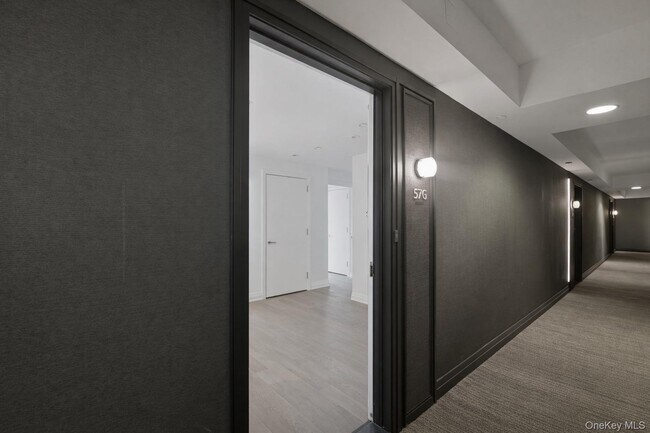 Building Photo - 460 W 42nd St