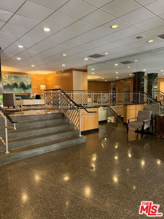 Building Photo - 100 S Doheny Dr