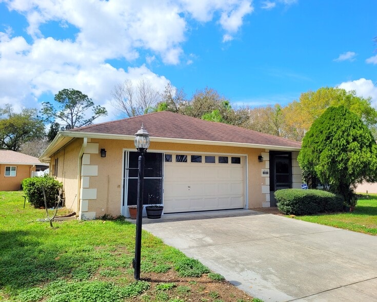 Building Photo - 1911 Tarpon Ct