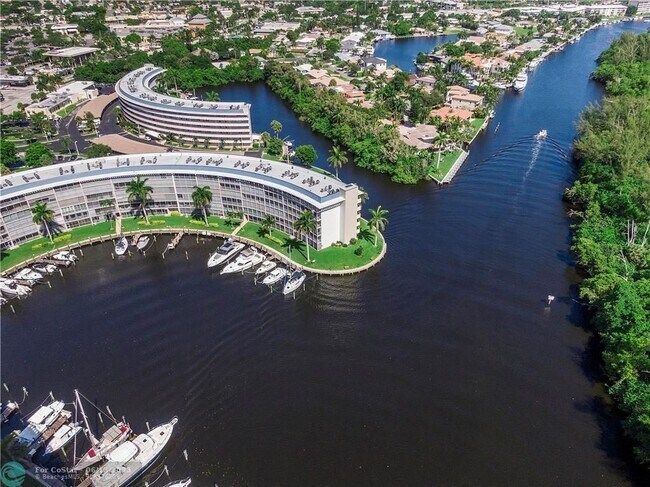 Building Photo - 1523 E Hillsboro Blvd