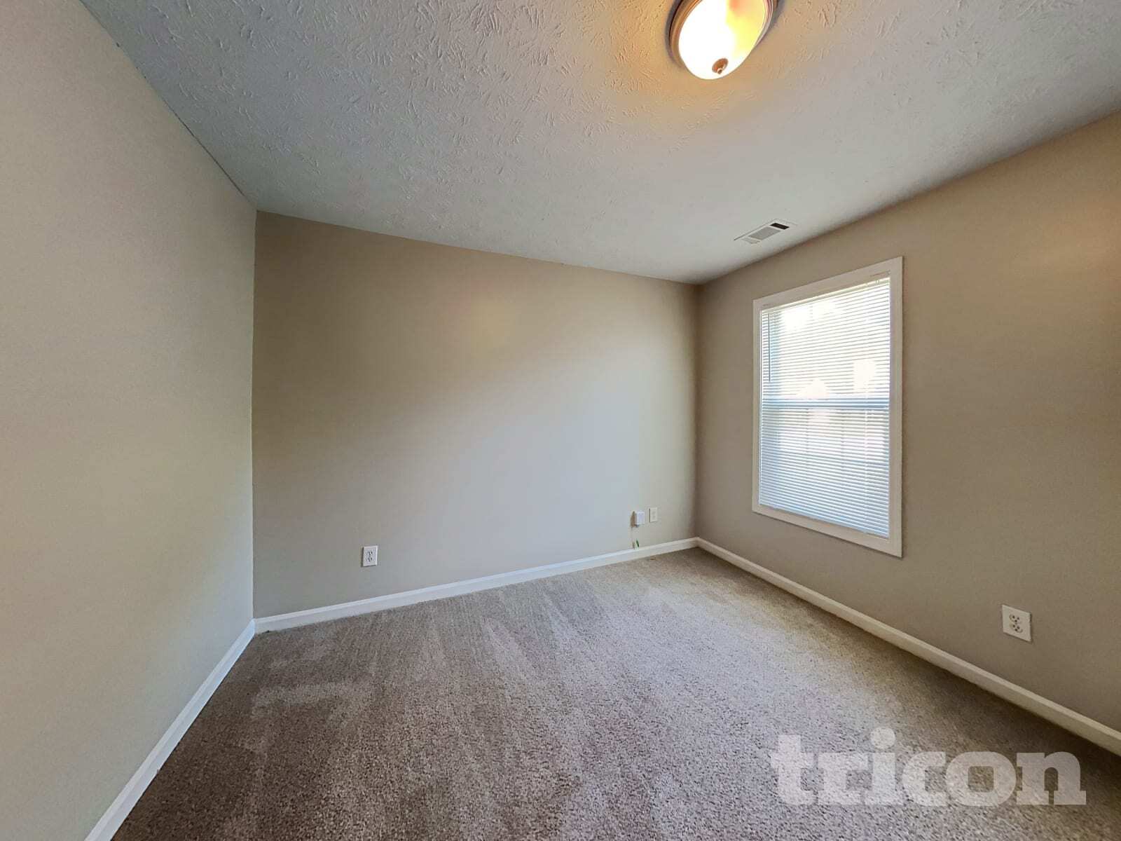 Building Photo - 2143 Oakland Farm Dr