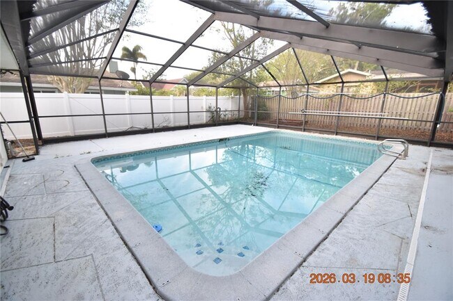 Building Photo - 2562 Redwood Way