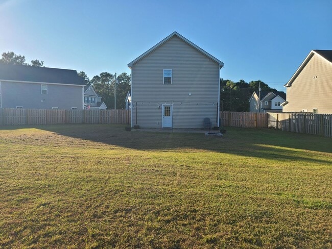 Building Photo - 3 Bedroom, 2.5 bath home - Sneads Ferry - ...