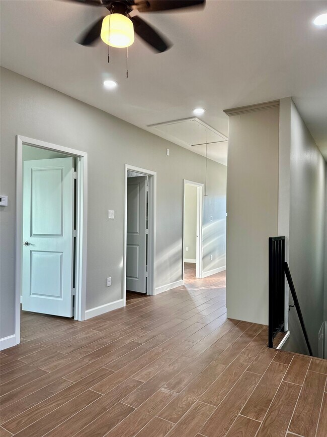 Building Photo - 8321 Coma St