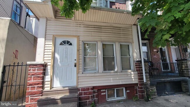 Building Photo - 3208 D St