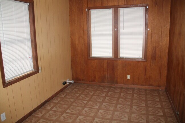 Building Photo - 414 Ruth St