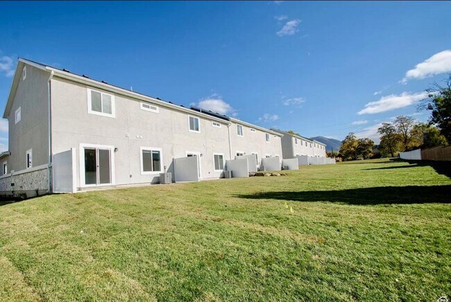 Building Photo - 855 W 600 S