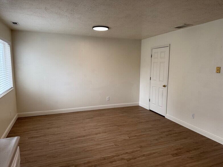 Building Photo - 1392 N 260 W