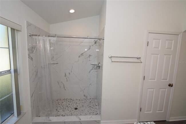 Building Photo - 12 Pierce Ln