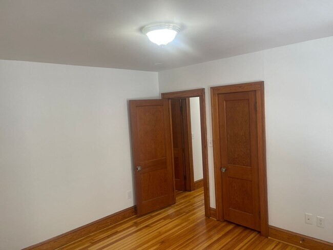 Building Photo - 42 S St Ext