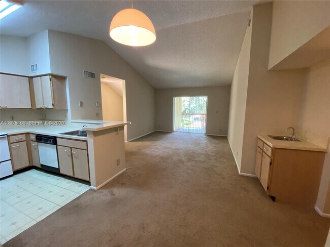 Building Photo - 7630 Westwood Dr