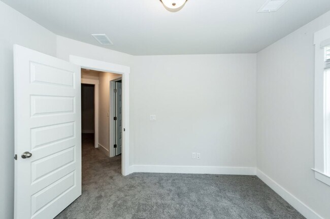 Building Photo - 7722 Park Gate Dr