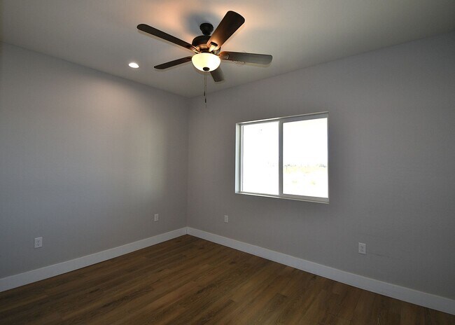 Building Photo - 21144 LEAVITT Ln