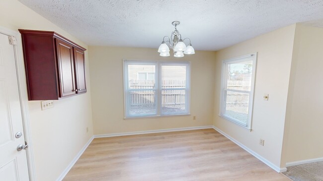 Building Photo - $350 OFF First Month's Rent! 3 Bedroom Upd...