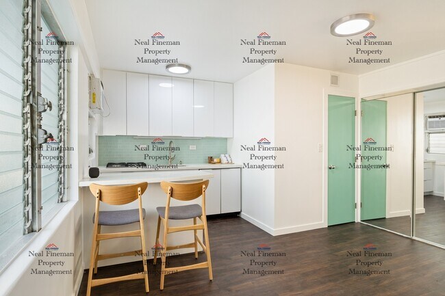 Primary Photo - Furnished Studio, 1 Bath. Street parking. ...