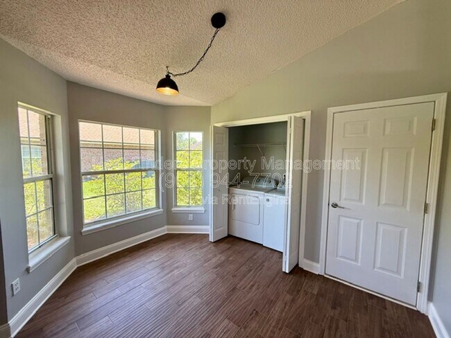 Building Photo - 3139 Mountain Ash Rd E
