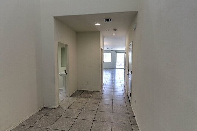 Building Photo - $750.00 MOVE-IN CREDIT TOWARDS FIRST MONTH RENT!!!!! Rancho Sahuarita