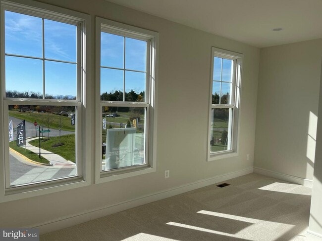 Building Photo - 127 Wake Robin Ct