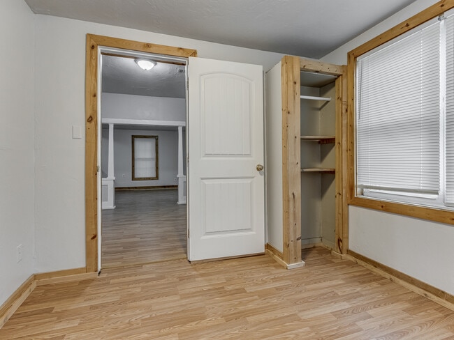 Building Photo - 1320 S Jensen Ave