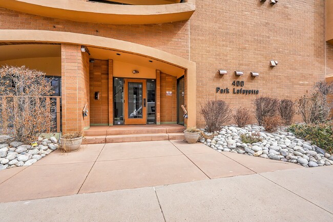 Building Photo - $2,240.95 2-Bed, 2-Bath Condo In Perfect Denver Location!