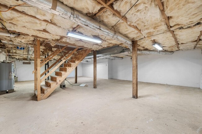 Building Photo - 313 Arrowood St SE