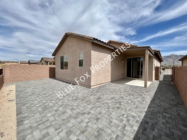 Building Photo - 9251 N Peridot Vis Ave