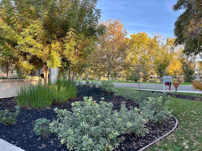 Building Photo - 372 S Caballo St