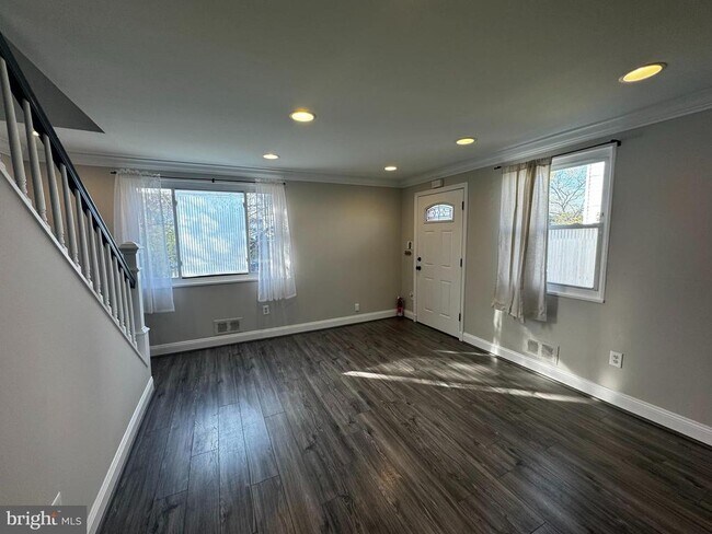 Building Photo - 5411 8th Pl S