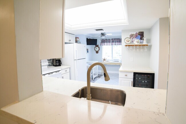Building Photo - 14823 Cumberland Dr