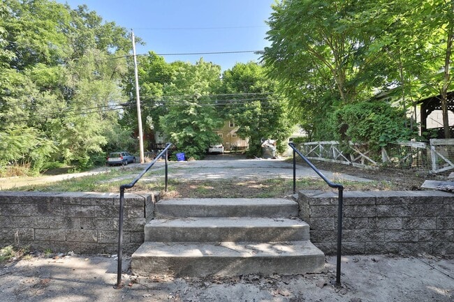 Building Photo - 212-214-214 E Patterson Ave