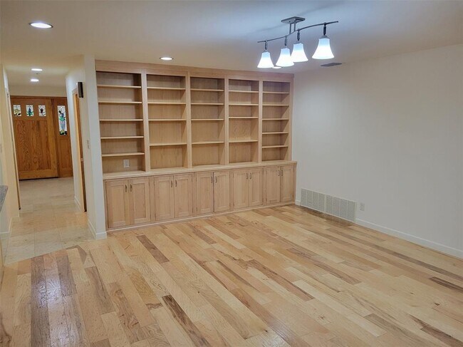 Building Photo - 4012 Hyridge Dr