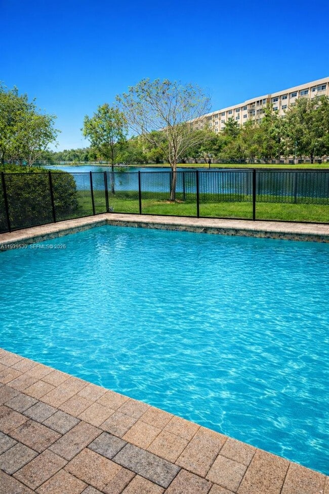 Building Photo - 909 NE 193rd Terrace