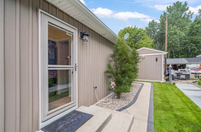 Building Photo - 8043 S Portage Rd