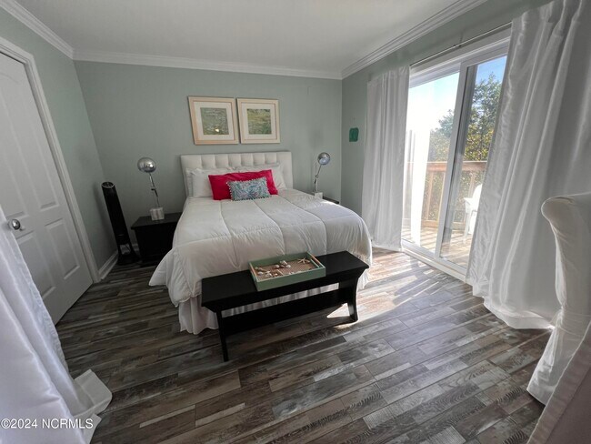 Building Photo - 650 Salter Path Rd