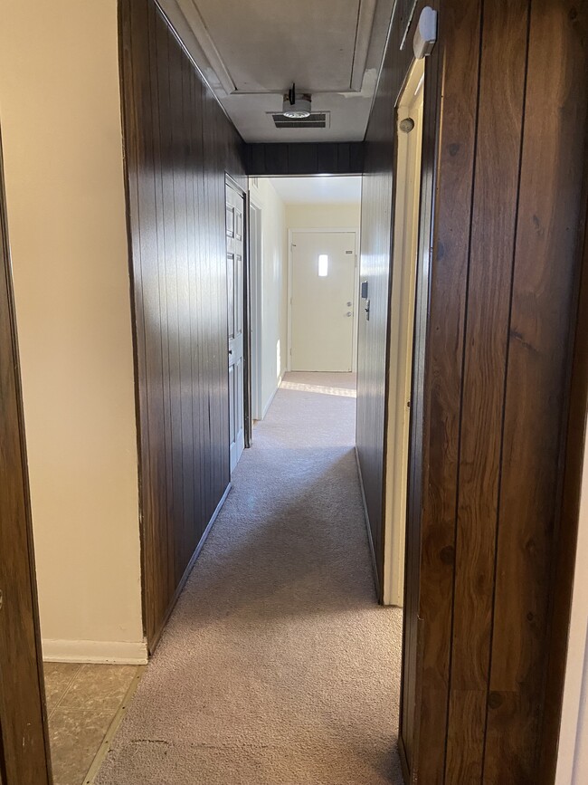 Building Photo - 2010 Capitol Ave