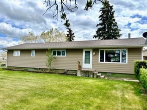 Building Photo - Pet Friendly 2 Bed 2 Bath Single Family Home With Garage, Private Deck and Big Yard!